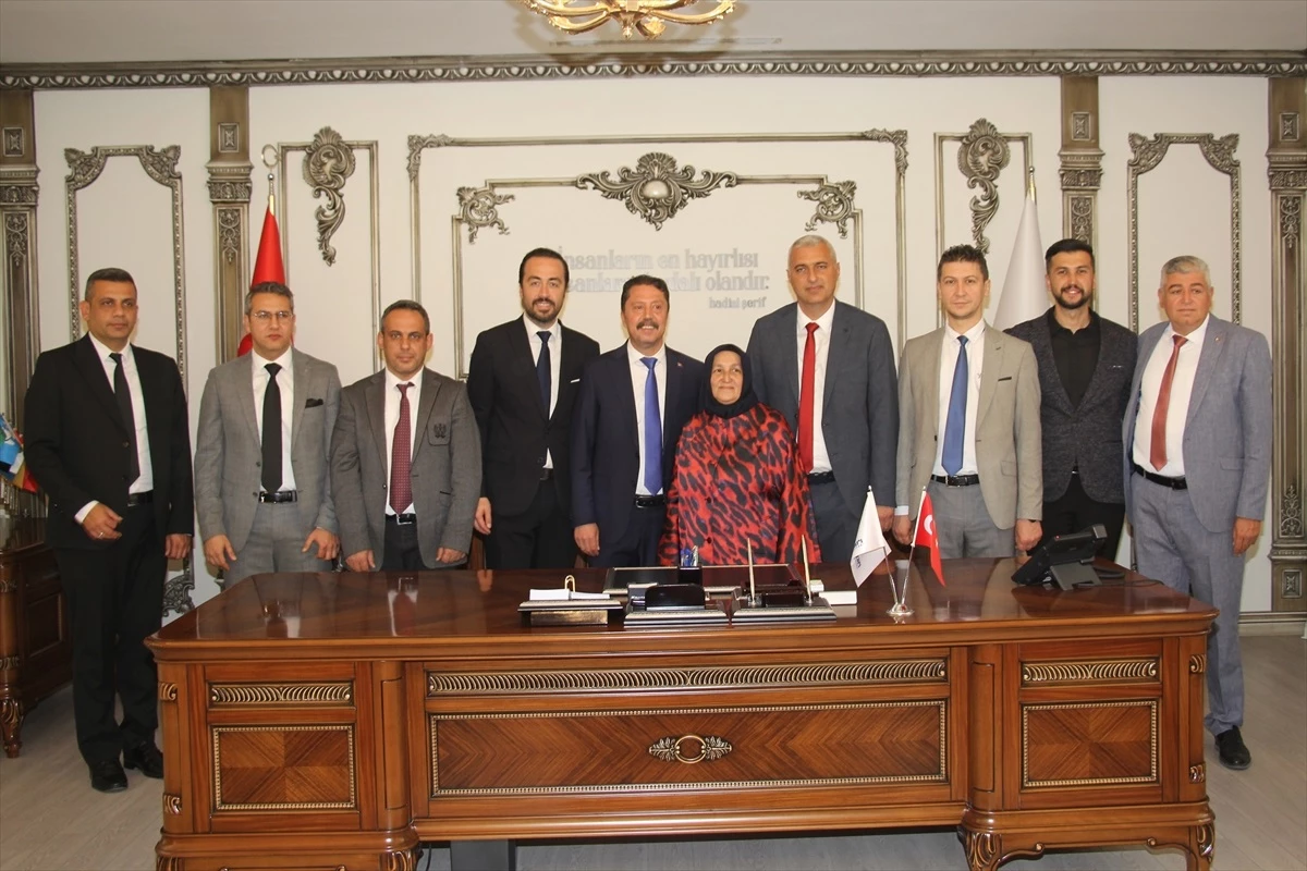 CHP'den Beypazarı Belediye Başkanlığına seçilen Özer Kasap mazbatasını aldı